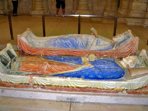 The tomb of Henry and Eleanor, in Fontevraud Abbey. Picture via Wikimedia Commons