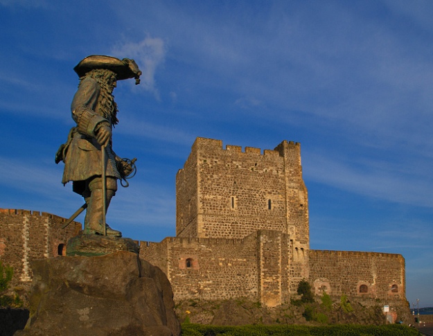 A statue of King William stands outside Carrickfergus Castle to celebrate his landfall.